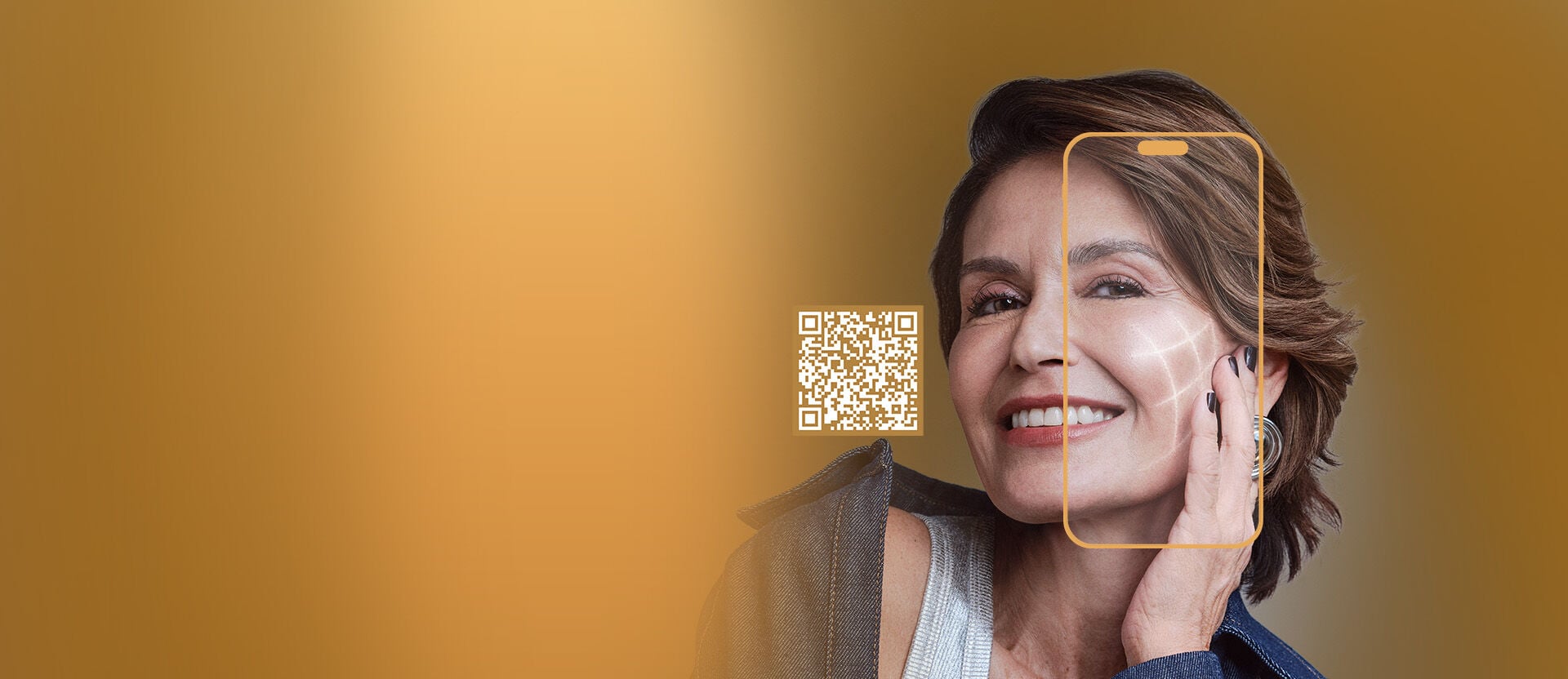 Mulher branca sorridente, de cabelos curtos e castanhos, toca no rosto com a mão esquerda, onde linhas brancas formam um elemento gráfico. Sobre a foto, ilustração de tela de celular com imagem de QR Code. Fundo bege.