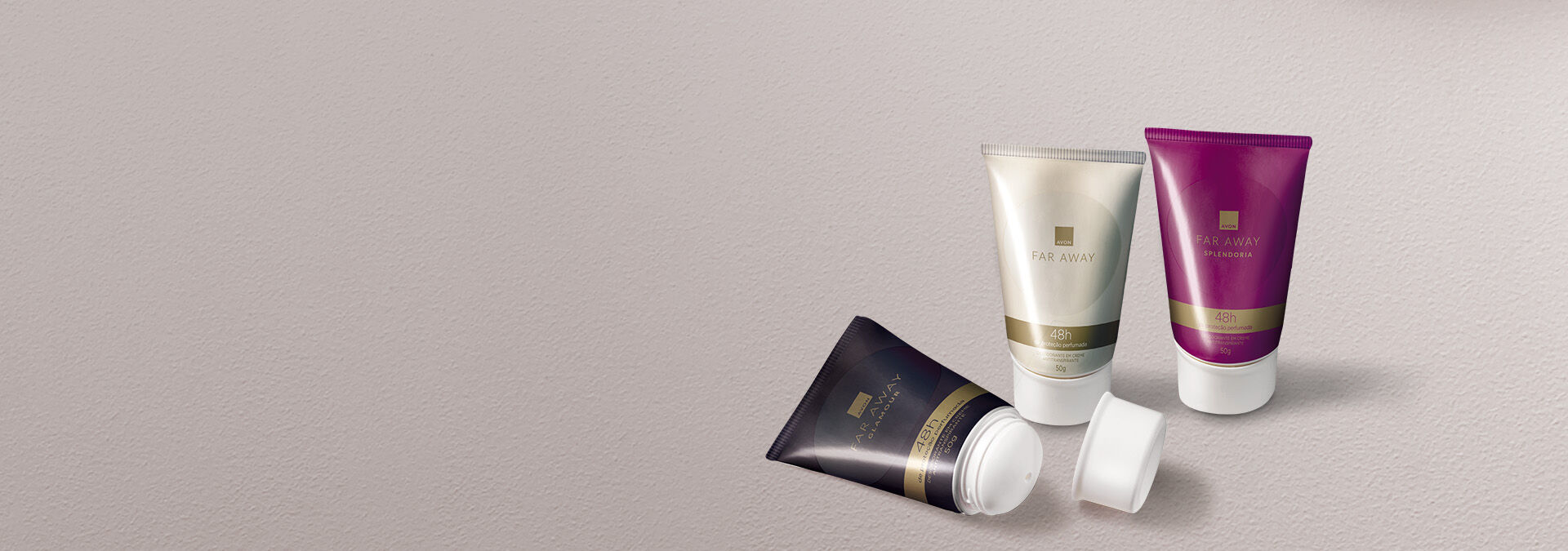 Banner com fundo bege claro, três bisnagas de desodorantes Avon Far Away em dourado, roxo e preto. Texto: "Frescor e hidratação com desodorantes em creme."