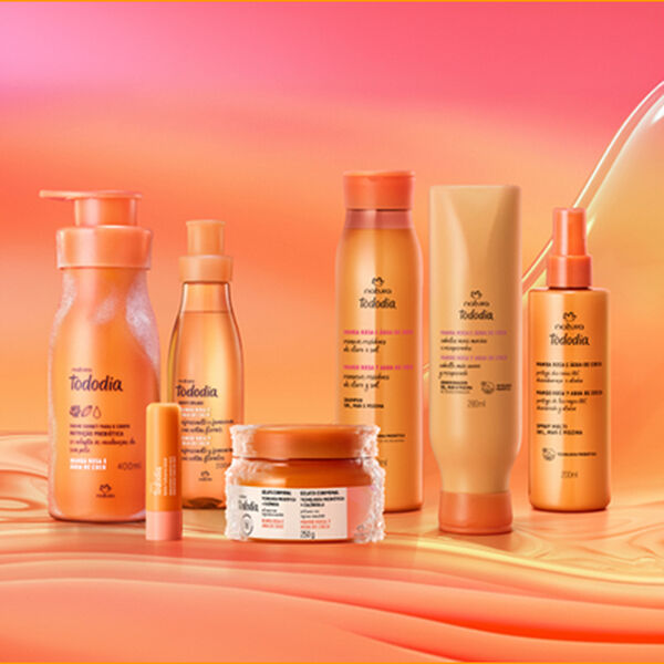 Imagem com os produtos da linha Tododia Verão Manga Rosa e Água de Coco: Creme Sorbet Desodorante Nutritivo para o Corpo, Balm Labial, Body Splash, Gelato Desodorante Hidratante Corporal, Shampoo, Condicionador e Spray Multi Sol, Mar e Piscina.