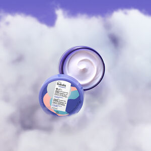Creme Nuvem Relaxante Natura Tododia Todanoite em fundo azul com nuvem branca