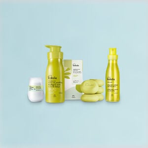 Em fundo azul-claro, produtos da linha Natura Tododia Capim Limão e Hortelã: Desodorante, Loção Corporal, Sabonetes com caixa e Body Splash.