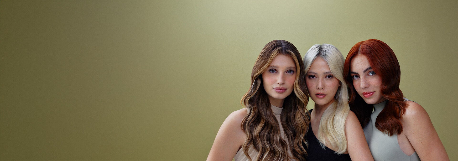 Imagem apresentando três mulheres com diferentes tipos e cores de cabelo exibindo seus fios.