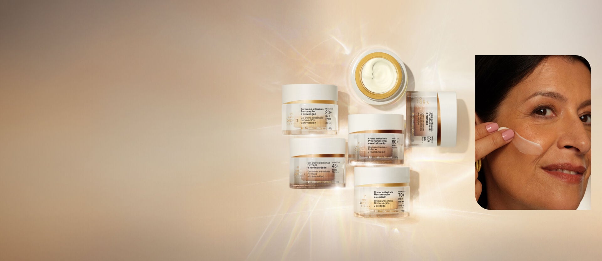 Produtos Natura Chronos com feixes de luz nas suas bases, em fundo em tons de creme.