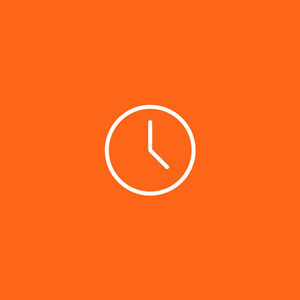 Fundo laranja com contorno em branco de relógio analógico marcando quatro horas.