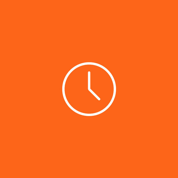 Fundo laranja com contorno em branco de relógio analógico marcando quatro horas.