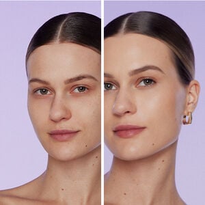 Imagem dividida ao meio, mostrando um antes e depois. À esquerda, mulher com pele limpa e natural. À direita, mesma mulher com maquiagem leve, pele uniforme e iluminada. Fundo lilás suave.