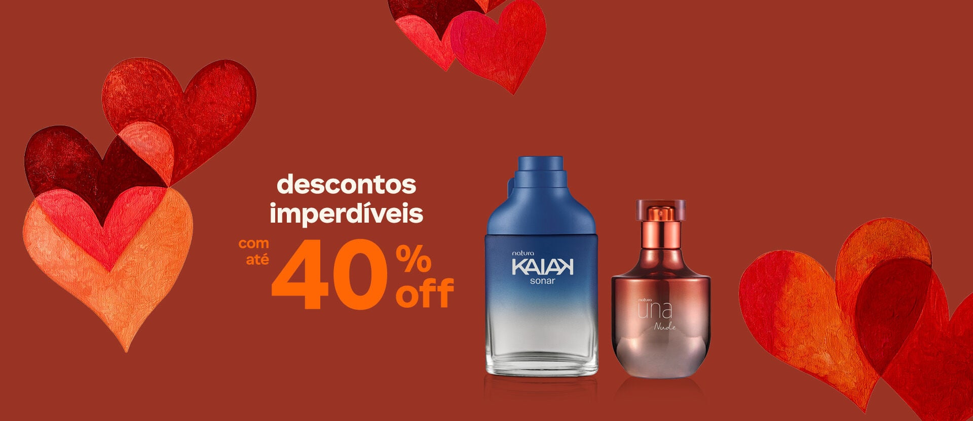 Fragrâncias Kaiak Sonar e Una Nude com o texto: “Descontos imperdíveis com até 40% OFF”. Fundo avermelhado com corações em tons de vermelho e laranja.