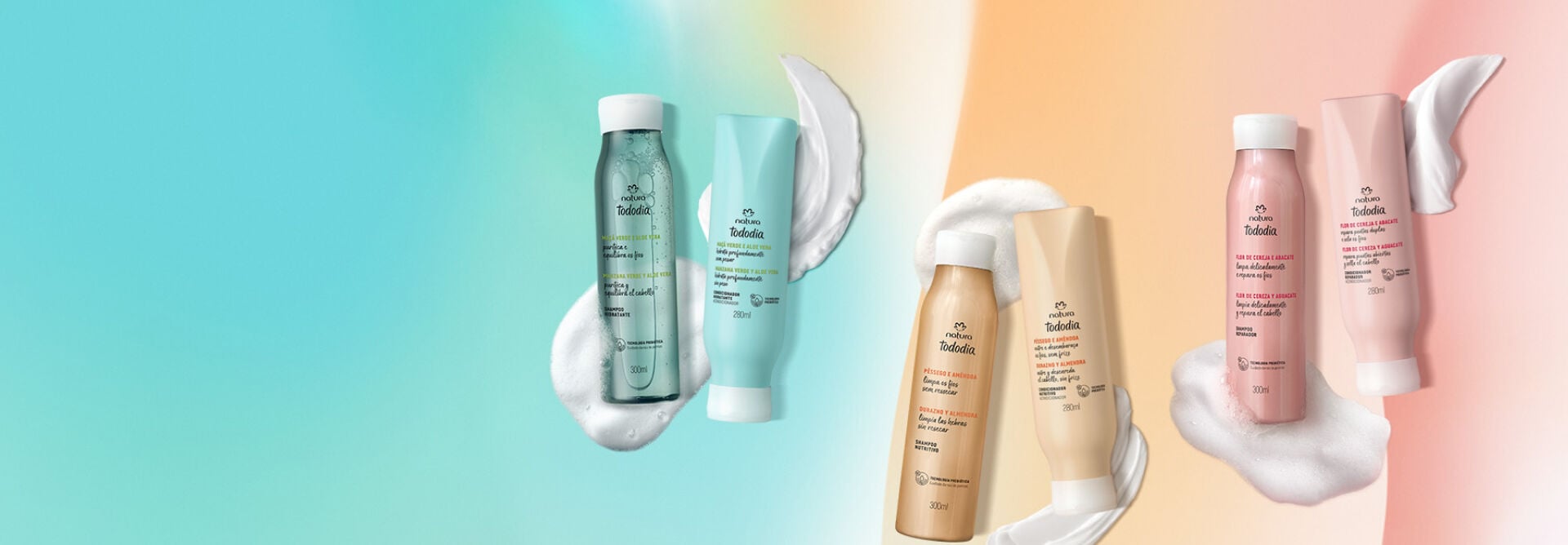 Três duplas de shampoo e condicionador Natura Tododia dispostas em fundo colorido. Ao lado das embalagens de Maçã Verde, Pêssego e Flor de Cereja, destacam-se amostras de espuma e textura cremosa.