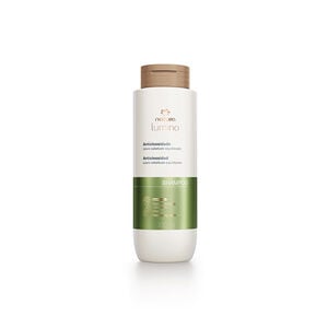 imagem do shampoo de antioleosidade no fundo branco