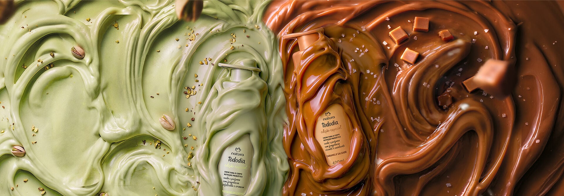 Frascos de hidratante Natura Tododia imersos em texturas cremosas: o de Pistache à esquerda em creme verde com pistaches, e o de Caramelo Salgado à direita em creme marrom com cubos de caramelo.