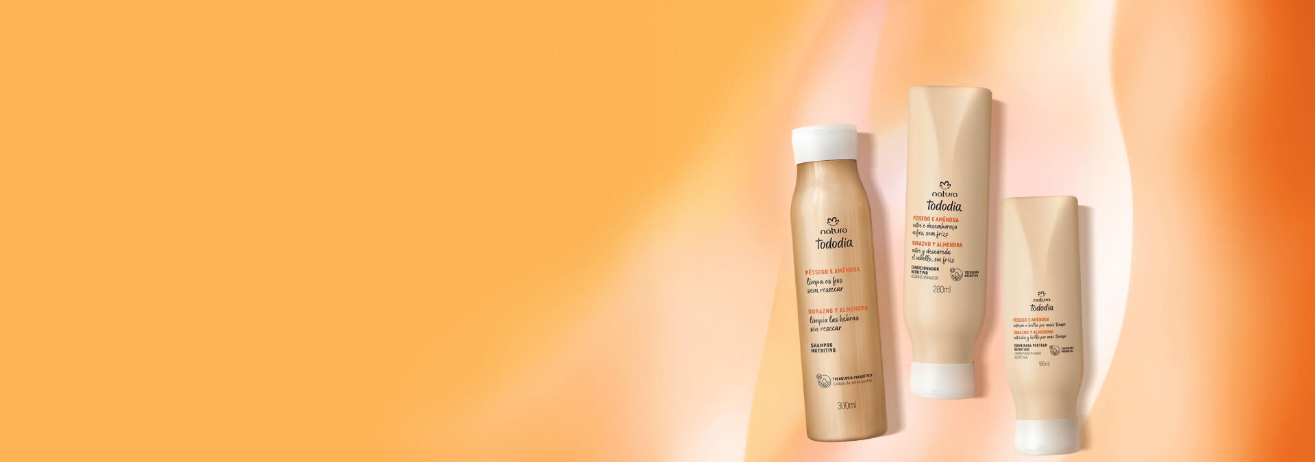 Foto do Shampoo, Condicionador e Creme para Pentear Nutritivo Tododia Pêssego e Amêndoa, sobre fundo degradê suave.