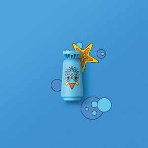 Foto do Shampoo para Cabelos Lisos e Ondulados de Naturé sobre um fundo azul com ilustração de uma estrela-do-mar.