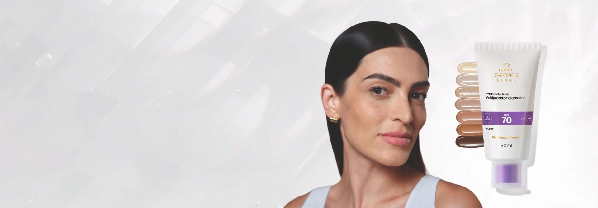 Imagem com mulher, branca, de cabelos longos e pretos, e ao lado o Multiprotetor Clareador de Manchas Solares FPS 70 Chronos Derma Incolor e uma paleta de cores demonstrando os sete tons da versão com cor.