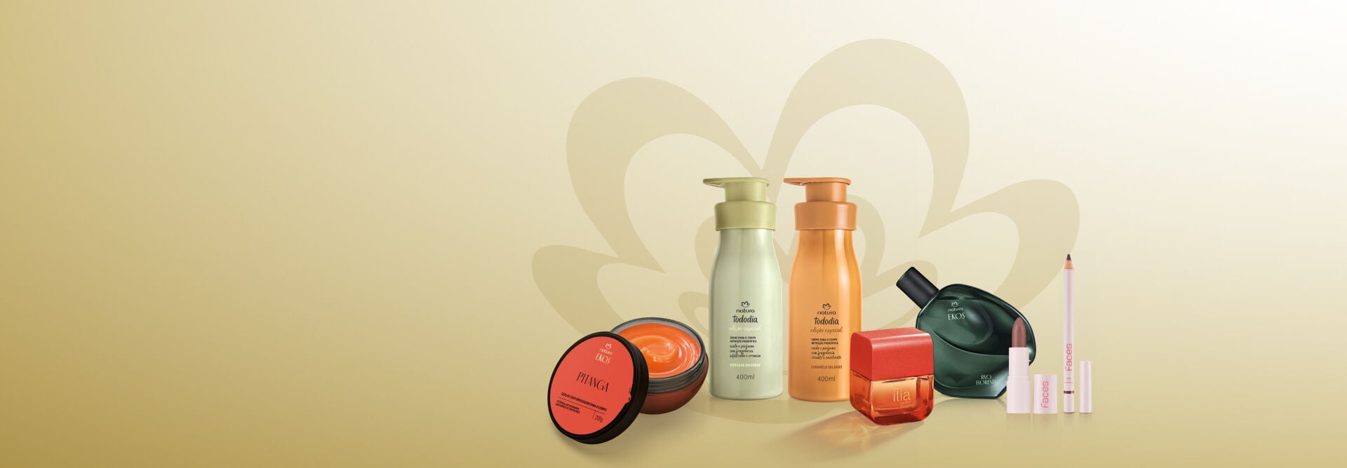 Produtos Natura sobre fundo dourado com silhueta de flor. Inclui pote de pitanga com creme laranja, hidratantes Tododia pistache e caramelo, e perfumes Ilía e Ekos de formatos orgânicos.