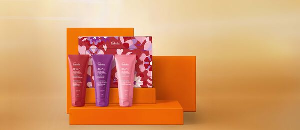 Kit Crema para el Cuerpo Natura Ekos Frambuesa y Pimienta Roja, Ciruela y Flor de Vainilla y Cereza y Avellana