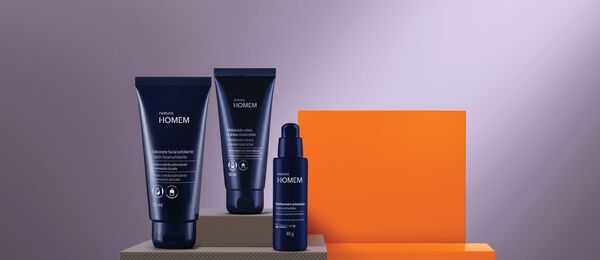 Regalo Padres Multicorrector + Exfoliante + Hidratante Homem