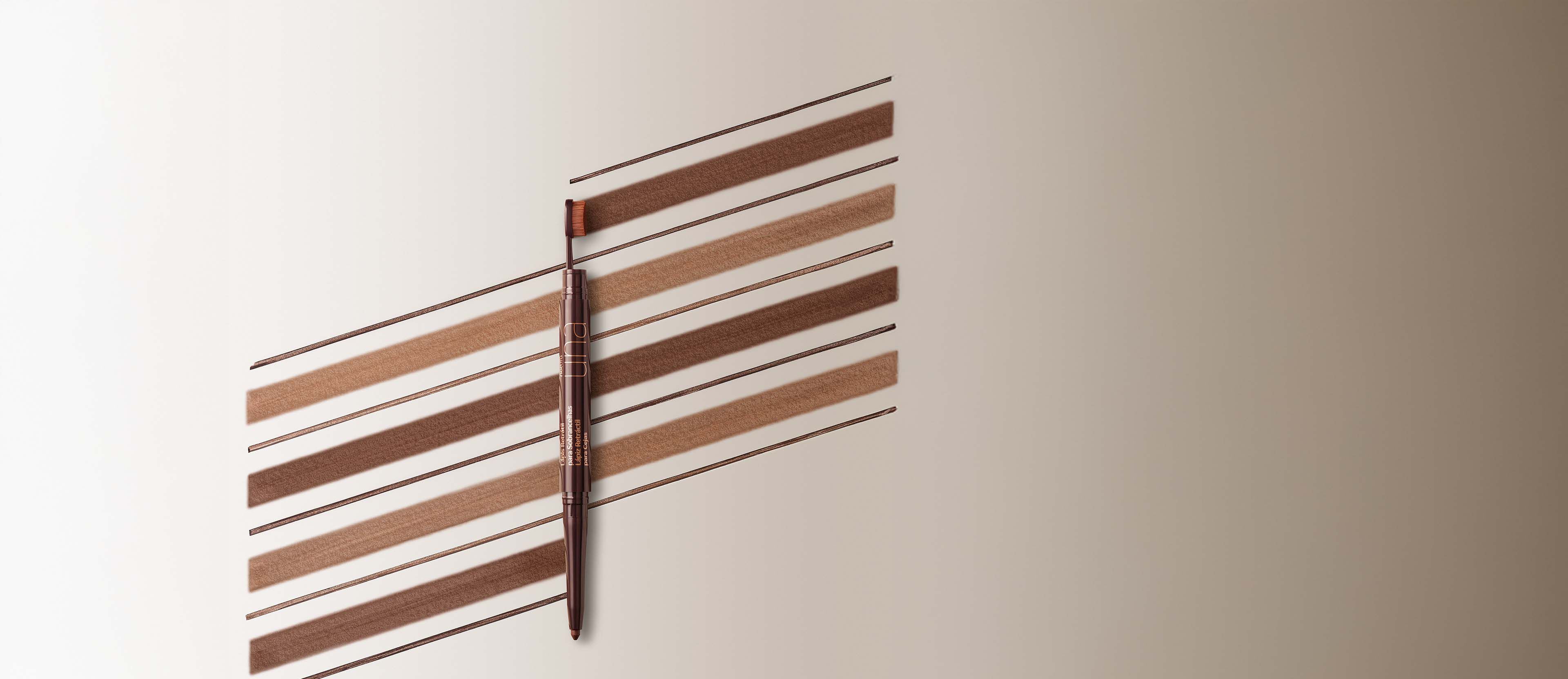 Una Lápiz retráctil para cejas castaño claro