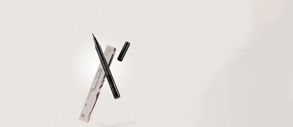 Una Delineador Caneta para Ojos Negro 1 ml