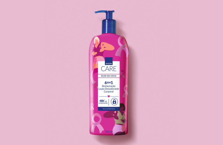 Frasco rosa do hidratante corporal Avon Care Óleo de Coco centralizado sobre um fundo rosa claro. A embalagem possui ilustrações de silhuetas femininas, destacando os benefícios de restauração 6 em 1 e 48 horas de hidratação para pele seca, ideal para nutrir e melhorar a aparência da pele com estrias.