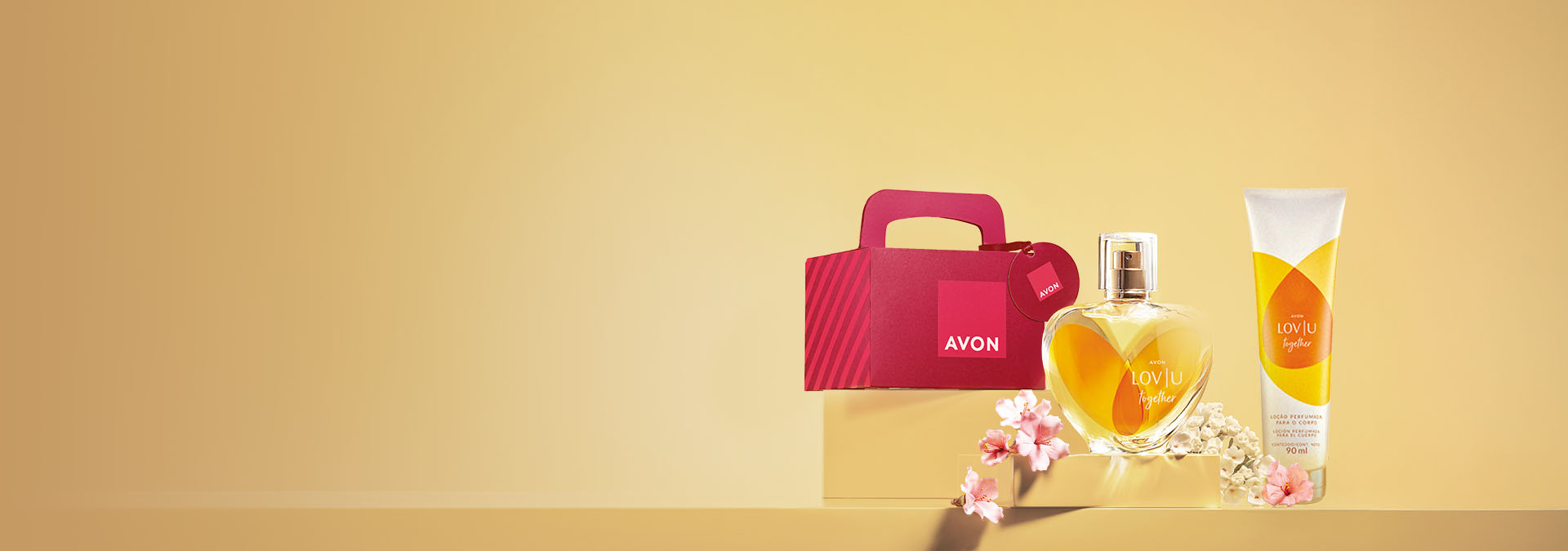 Banner com fundo dourado e elementos florais. Exibe produtos LovIu: um perfume, um creme para o corpo e uma embalagem de presente. Destaque para o Dia das Mães e a emoção de presentear.