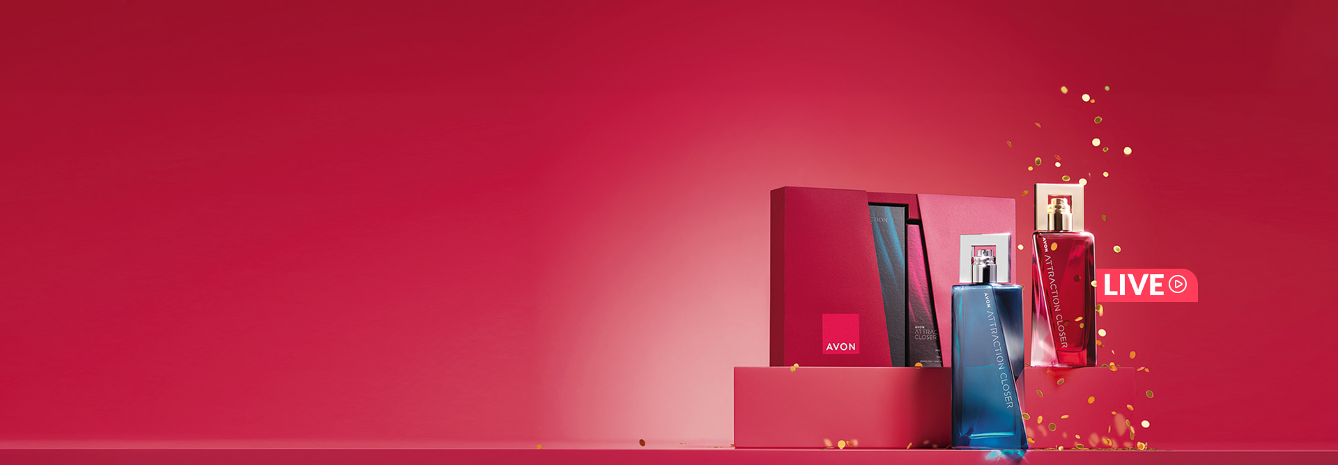 Fragrâncias e presente Avon sobre caixas vermelhas com confetes dourados, em fundo vermelho.