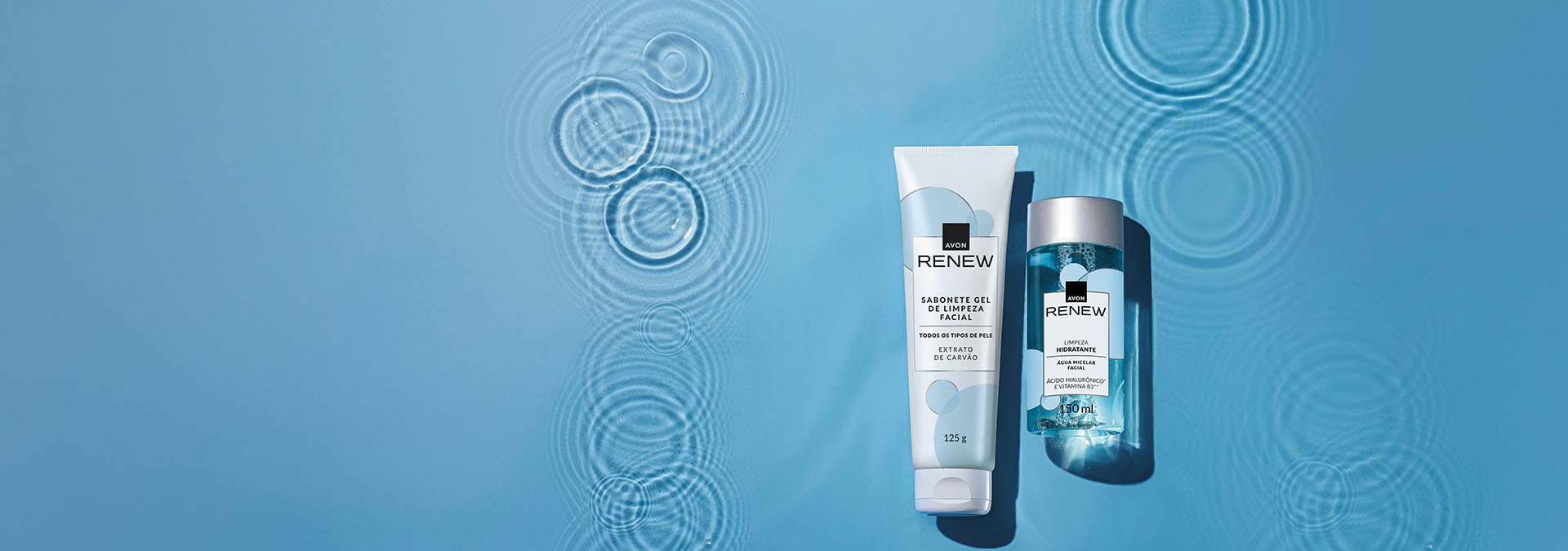 Banner com fundo azul suave e efeitos de ondas. Exibe os produtos Renew: sabonete gel de limpeza facial e água micelar. Texto: "Pele limpa, fresca e preparada para qualquer momento!"