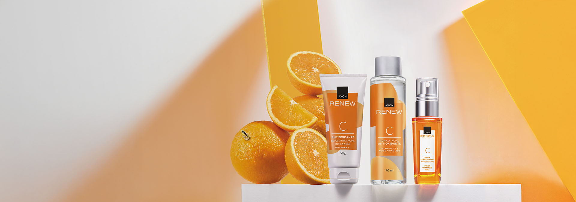 Banner com fundo laranja e elementos de frutas cítricas. Apresenta produtos Renew: creme facial, tônico facial e sérum, com vitamina C. Texto: "Proteção e luminosidade para todos os tipos de pele."