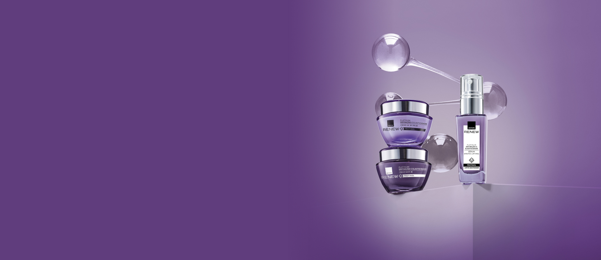 Dois potes roxos com tampas prata de Platinum cremes dia e noite empilhados ao lado de frasco roxo com válvula de Renew Platinum Sérum Lift & Firmeza. À frente, molécula translúcida. Fundo roxo. 