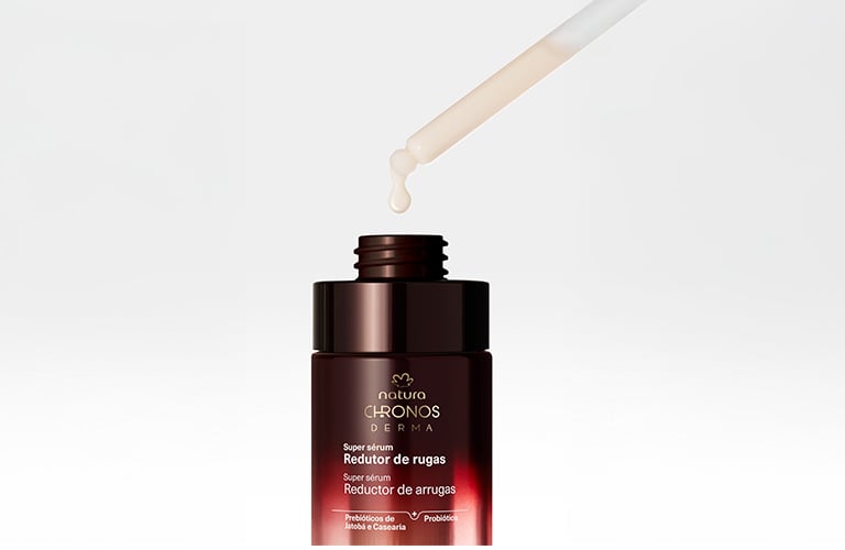 Foto del gotero del frasco del Súper Sérum Intensivo Reductor de Arrugas Chronos Derma Natura.