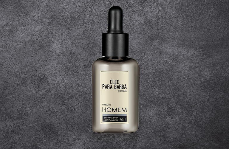 Óleo para Barba Homem sobre fondo gris.