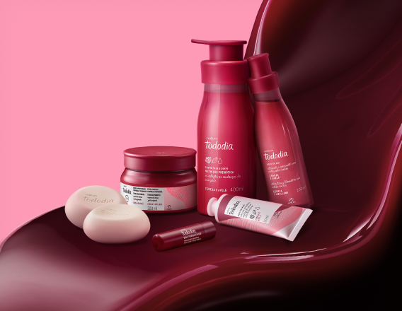 Produtos Natura Tododia sobre forma fluida na cor vermelha e fundo rosa.