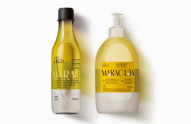 Óleo corporal Ekos Maracujá ao lado do seu refil sobre um fundo branco