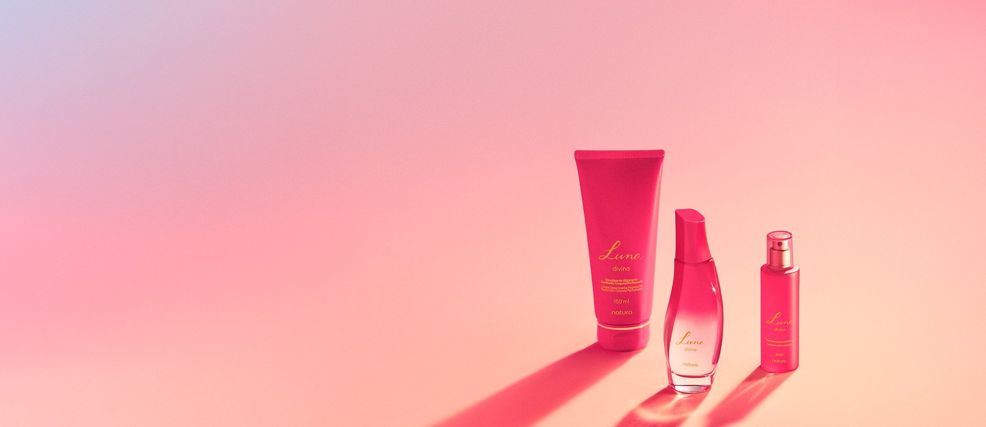 Desodorante Hidratante Iluminador Corporal Perfumado, Desodorante Colônia e Perfume para Cabelos Natura Luna Divina aparecem em destaque no canto direito da tela sobre fundo rosado.