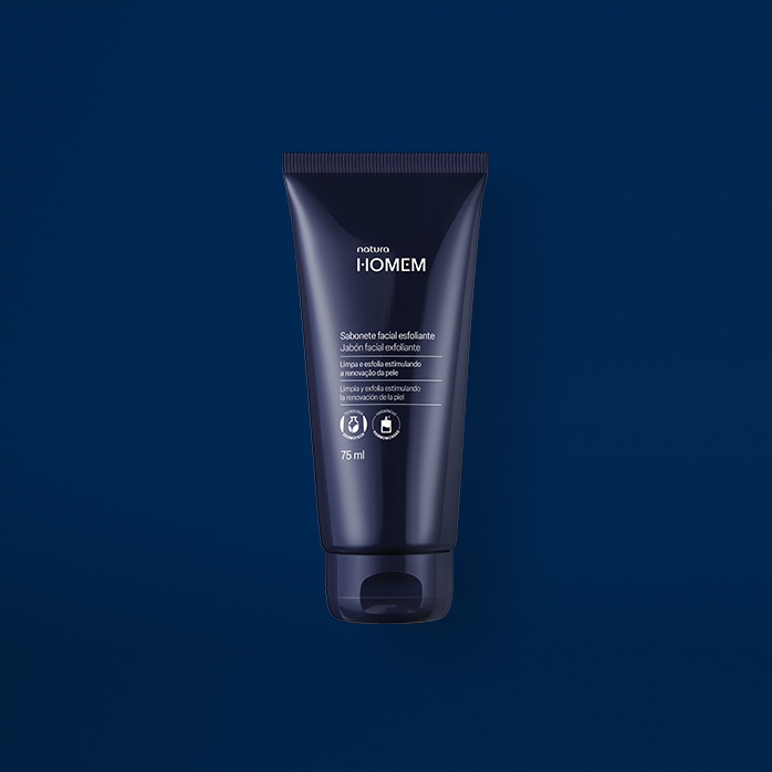 Novo Sabonete Facial Esfoliante Natura Homem aparece em destaque no centro da tela sobre fundo azul-marinho.