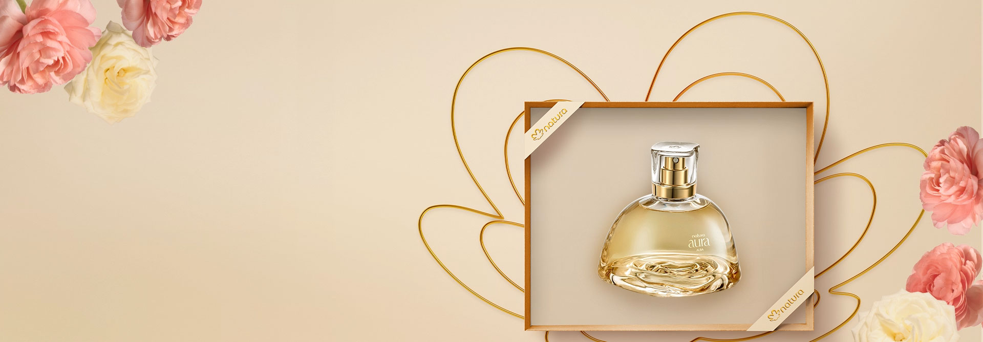 Vídeo de caixa com fitas sobre silhueta da marca Natura em dourado e fundo creme com flores à direita e à esquerda, com diferentes produtos Natura alternando na caixa.