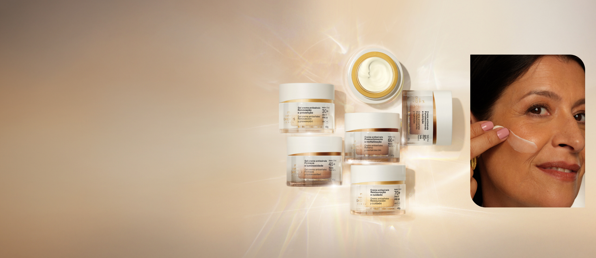 Produtos Natura Chronos com feixes de luz nas suas bases, em fundo em tons de creme.