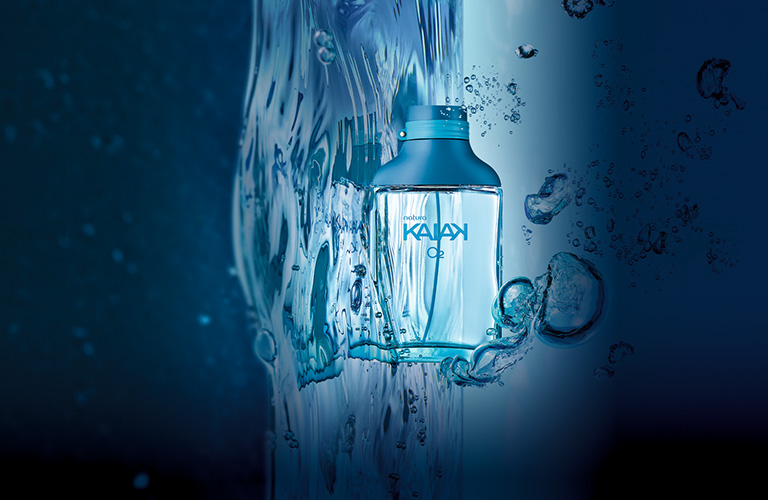 Perfume para trabalhar Kaiak O2 Masculino dando um mergulho em um lugar com água