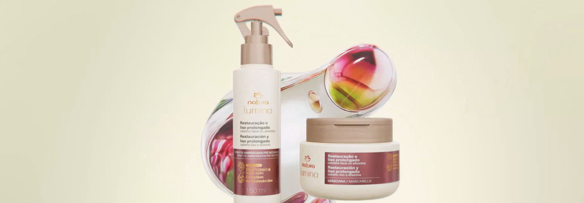 Produtos da linha Natura Lumina com elementos orgânicos, seguido de imagens de mulher de cabelos longos e lisos, com detalhes da textura capilar. Vídeo finaliza com a linha completa Natura Lumina, em fundo creme.