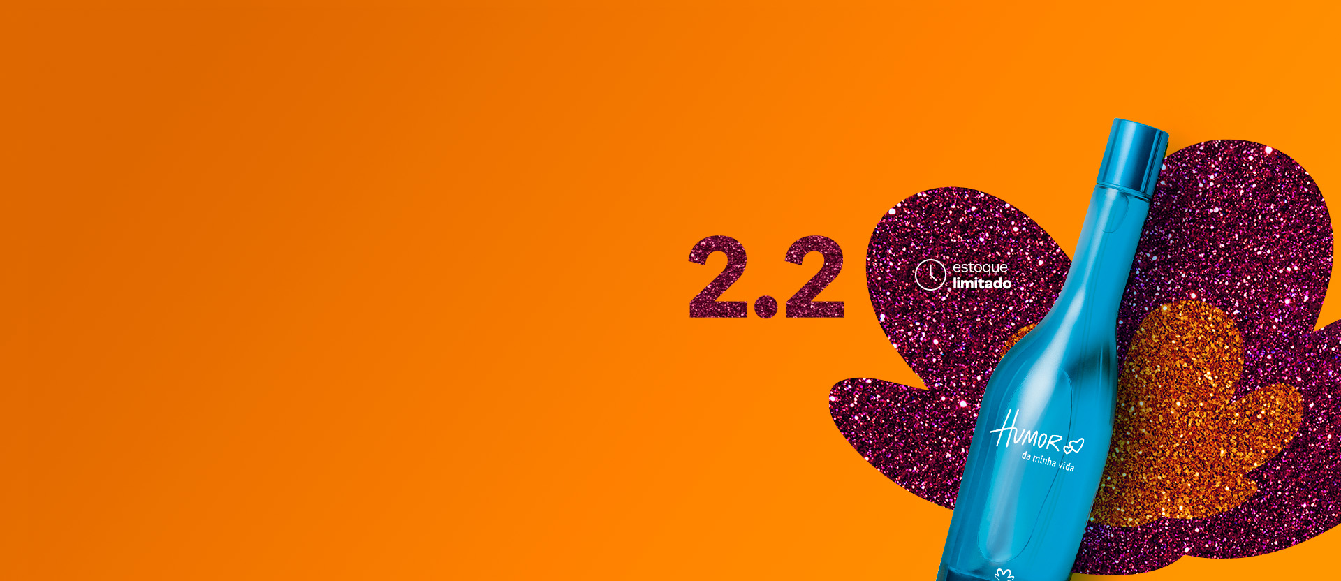 Fundo laranja vibrante com a data 02/02 em glitter roxo. Frasco azul da fragrância Humor da Minha Vida sobre a flor símbolo da Natura, aplicada em glitter roxo e laranja. Texto: estoque limitado.
