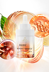 Novo Sérum Intensivo Antioxidante aparece em destaque no centro da tela sobre ativos e ingredientes da exclusiva tecnologia Natura Chronos Derma em fundo iluminado com tons de branco e laranja claro.