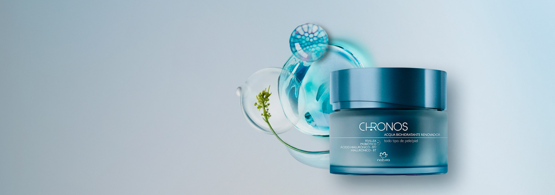 Fundo com tons de azul e ao lado direito o hidratante Chronos Acqua Biohidratante Renovador