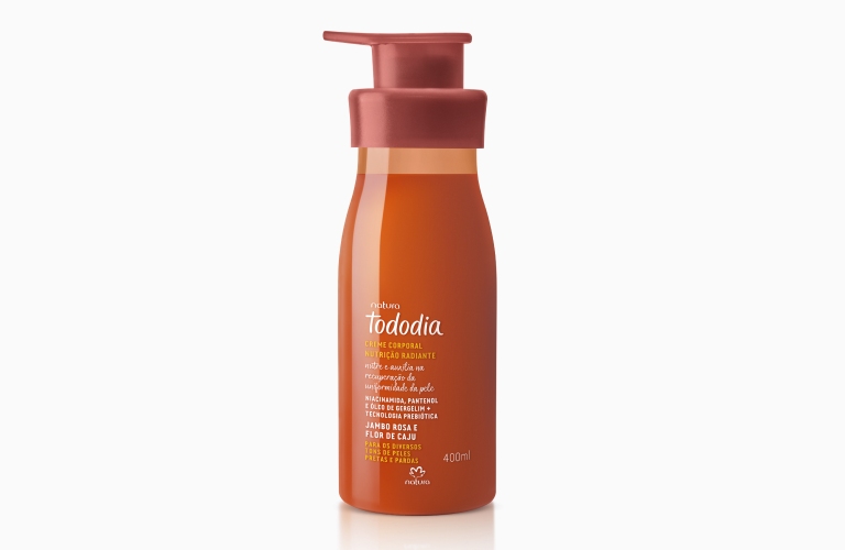 Creme Desodorante da linha Tododia Jambo Rosa e Flor de Caju sobre um fundo branco