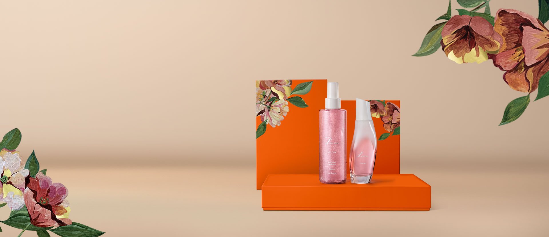 Presente Natura Luna com Desodorante Colônia e Body Splash Desodorante Colônia Iluminador sobre caixas laranja com ilustrações florais, em fundo bege.