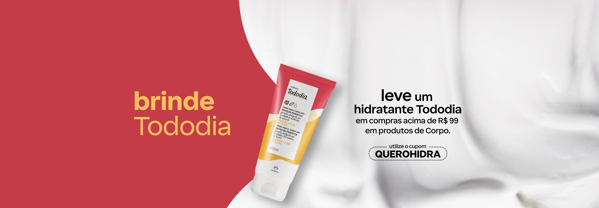 Creme Desodorante Nutritivo para o Corpo Tododia Pêssego e Flor de Cravo em bisnaga branca com detalhes em amarelo e vermelho. Fundo vermelho com textura de creme branco e texto: brinde Tododia. Leve 1 hidratante Tododia em compras acima de R$ 99 em produtos de corpo. Utilize o cupom QUEROHIDRA.