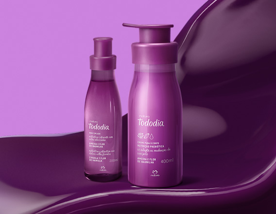 Produtos Natura Tododia Ameixa e Flor de Baunilha sobre forma orgânica na cor roxa e fundo roxo.