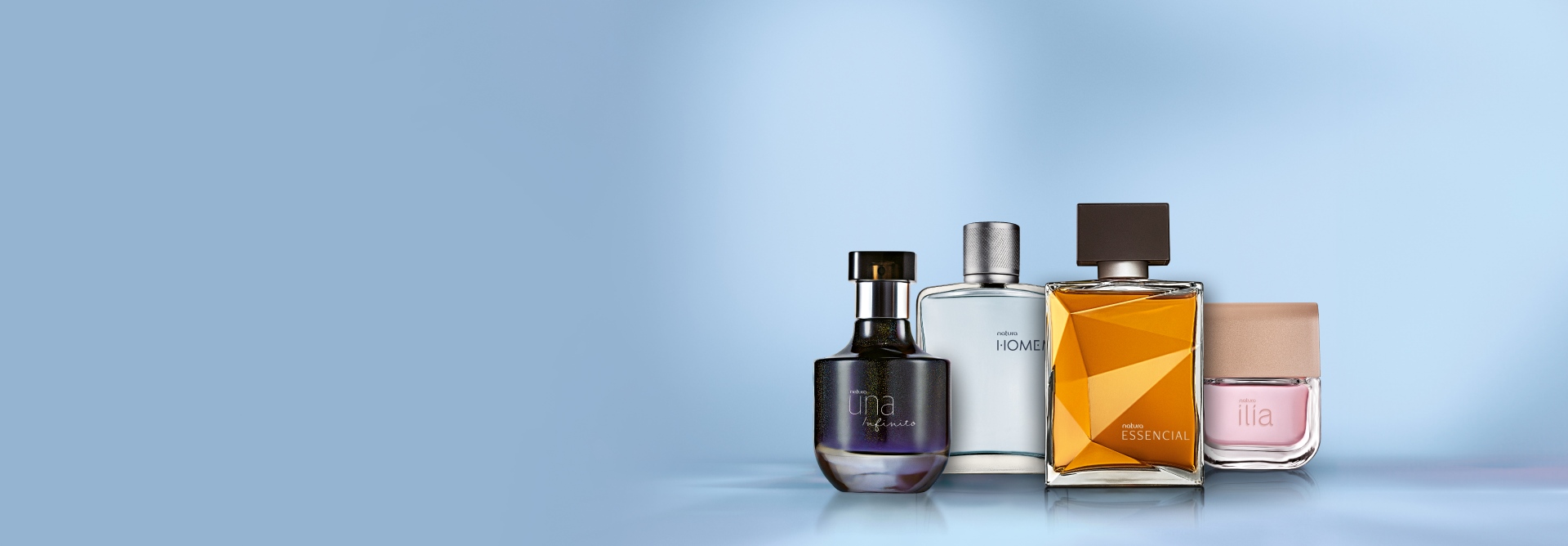 Una Infinito, Natura Homem, Essencial Masculino e Ilía aparecem em destaque no canto direito da tela sobre fundo azul-claro representando os mais vendidos da categoria de perfumaria da Natura.