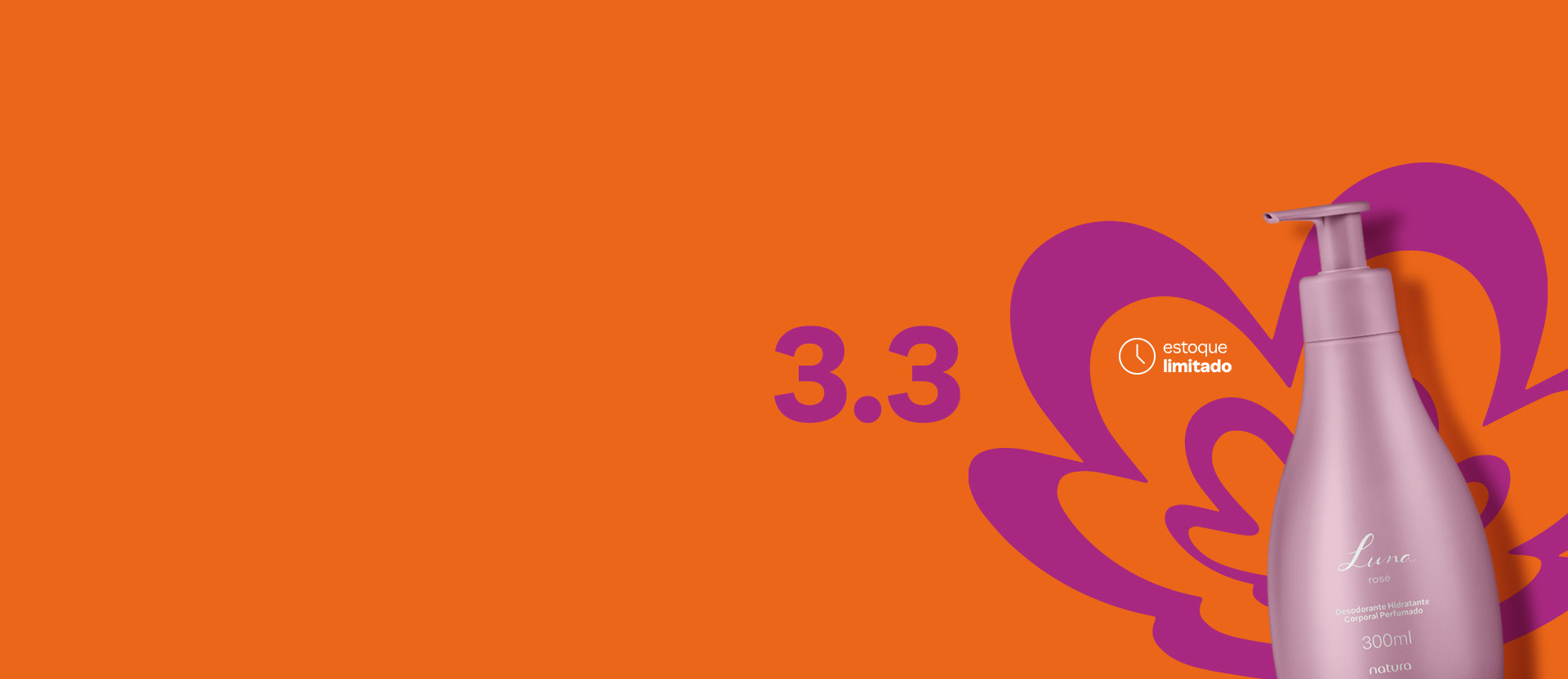 Fundo laranja com a flor símbolo da Natura em magenta e frasco pump lilás do Desodorante Hidratante Corporal Perfumado Luna Rosé. Texto aplicado: 3/3. Estoque limitado.