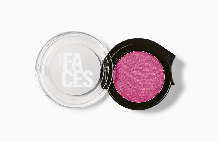 Blush Color Faces rosa com a tampa aberta sobre um fundo branco