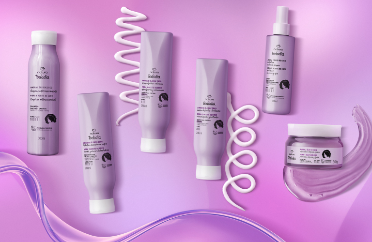 5 produtos da linha Tododia Amora e Óleo de Coco para quem sabe como finalizar o cabelo cacheado