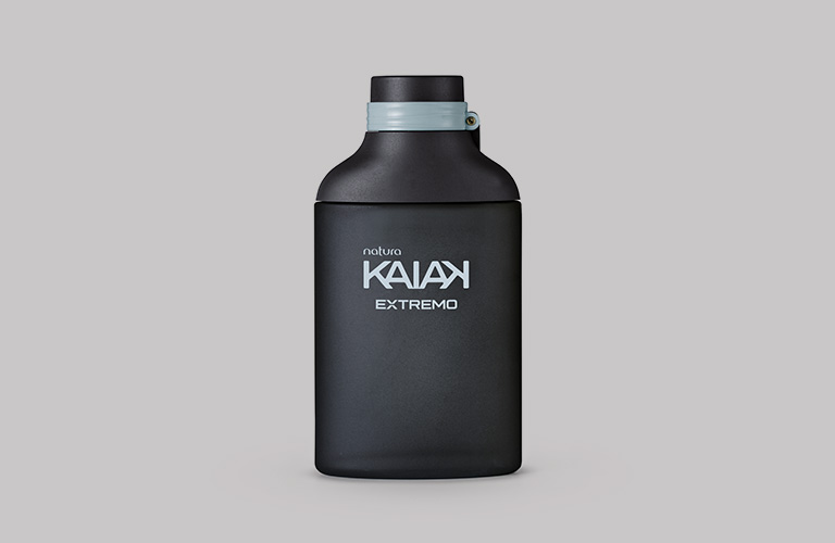 Perfume para trabalhar Kaiak Extremo Masculino sobre um fundo branco